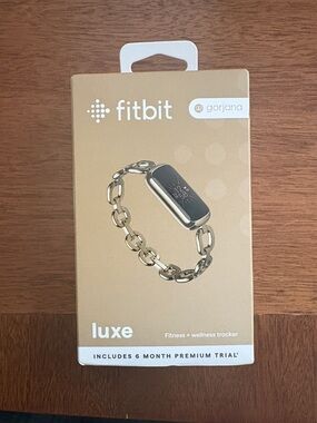 fitbit Luxe Smartwatch with Gold Chain-Link Bracelet